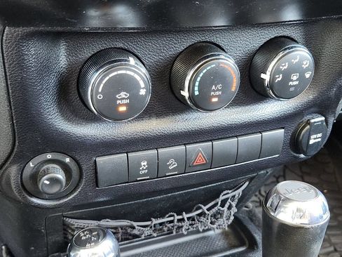 Used 2014 Jeep Wrangler Unlimited Sport w/ Quick Order Package 24S AWD/4WD image 22