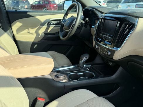 Used 2022 Chevrolet Traverse LS FWD image 14