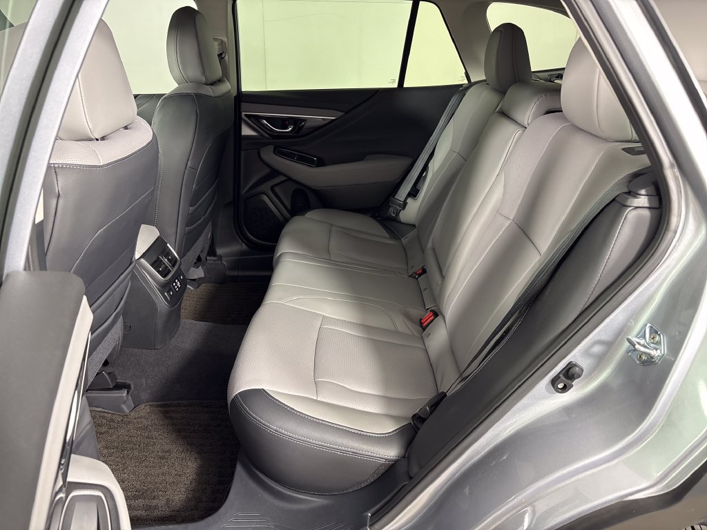 Used 2025 Subaru Outback Limited AWD/4WD image 30