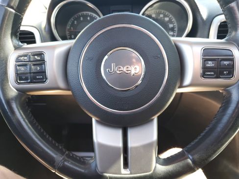 Used 2013 Jeep Grand Cherokee Laredo image 20