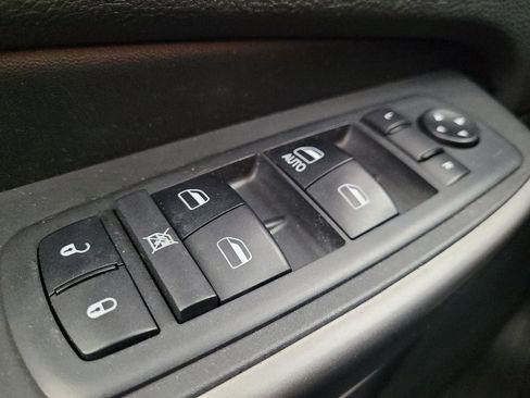 Used 2019 Jeep Cherokee Latitude w/ Popular Appearance Group FWD image 27