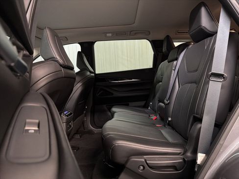 Certified 2024 INFINITI QX60 Pure image 32