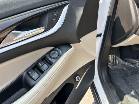 Used 2019 Buick Enclave Essence image 12