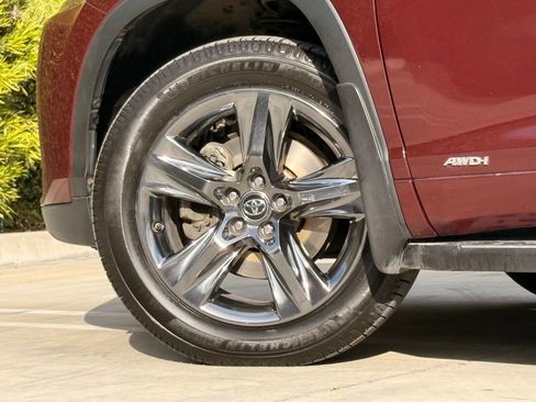 Used 2019 Toyota Highlander Limited Platinum image 8