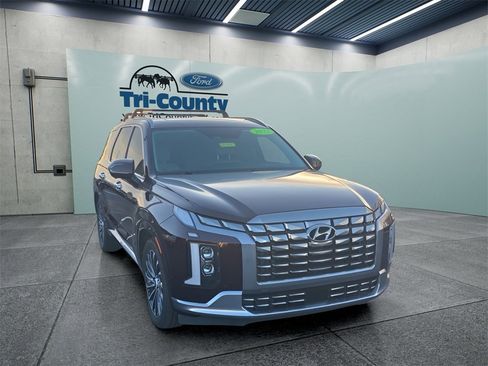 Used 2023 Hyundai Palisade Calligraphy image 1