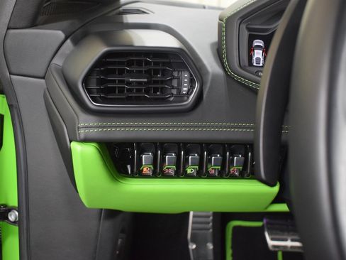 Used 2020 Lamborghini Huracan EVO image 30