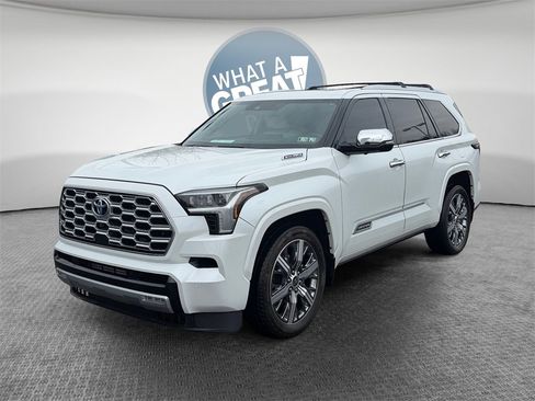 Used 2023 Toyota Sequoia Capstone image 8