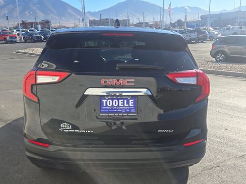 Used 2024 GMC Terrain SLE image 5