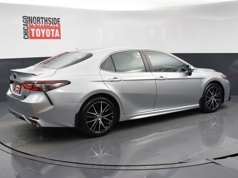 Used 2023 Toyota Camry SE image 4