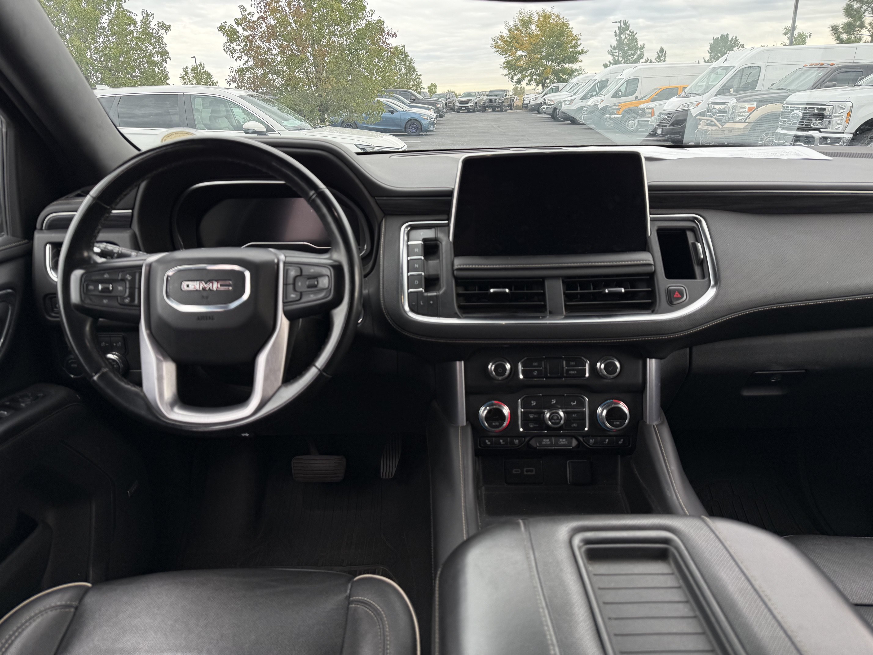 Used 2023 GMC Yukon XL SLT w/ SLT Premium Package AWD/4WD image 13