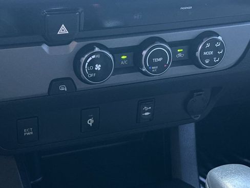Used 2016 Toyota Tacoma TRD Sport w/ Towing Package RWD image 22