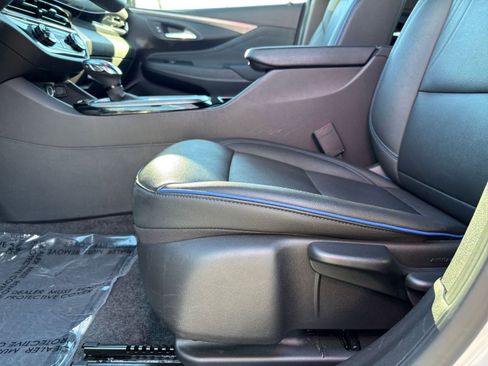 Used 2025 Buick Envista Sport Touring image 27