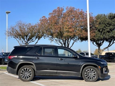 Used 2023 Chevrolet Traverse RS image 3