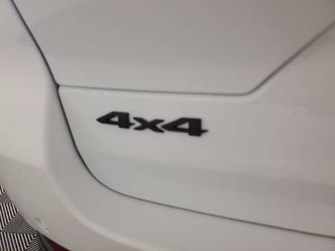 New 2025 Jeep Grand Cherokee Altitude image 32