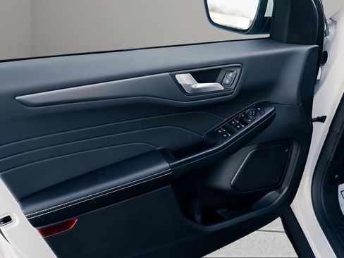 Certified 2024 Ford Escape Base image 11