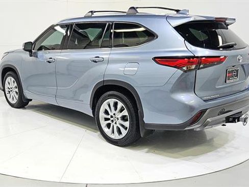 Used 2021 Toyota Highlander Limited FWD image 6