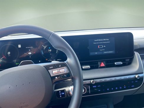 Certified 2025 Hyundai Ioniq 5 SEL image 17