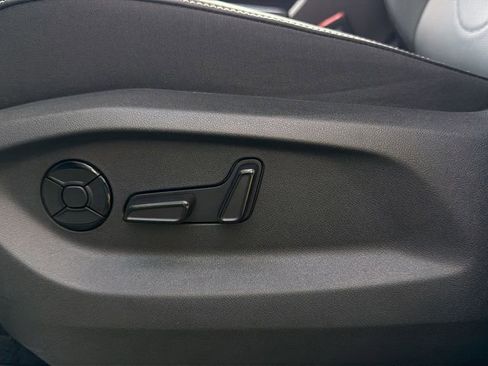 New 2026 Volkswagen Tiguan SE R-Line FWD image 15