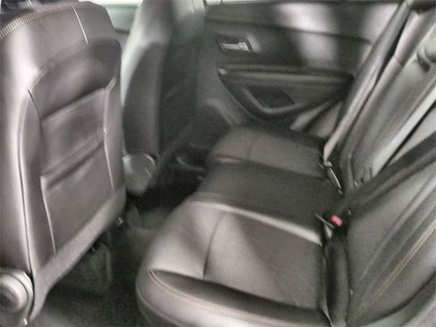 Certified 2022 Chevrolet Trax LT w/ Midnight Edition image 23