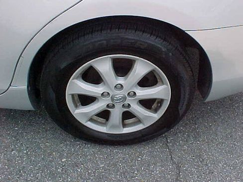 Used 2010 Toyota Camry LE FWD image 35