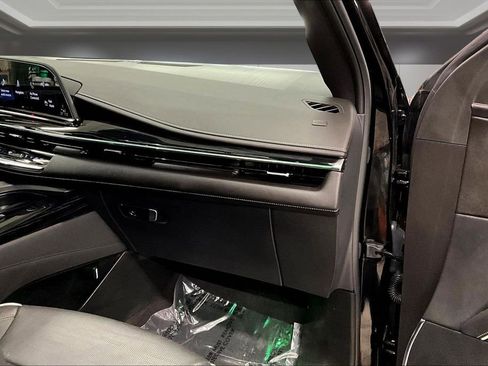 Certified 2024 Cadillac Escalade ESV Sport w/ Touring Package AWD/4WD image 27