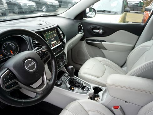 Used 2019 Jeep Cherokee Limited image 13