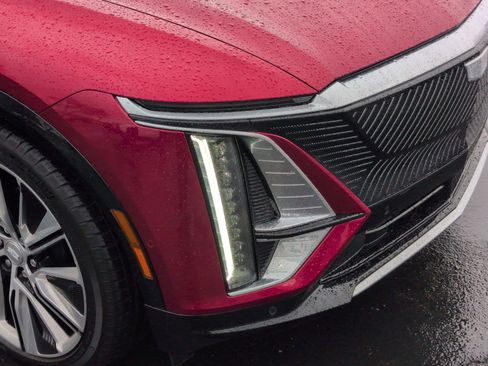 Used 2025 Cadillac Lyriq Luxury image 11