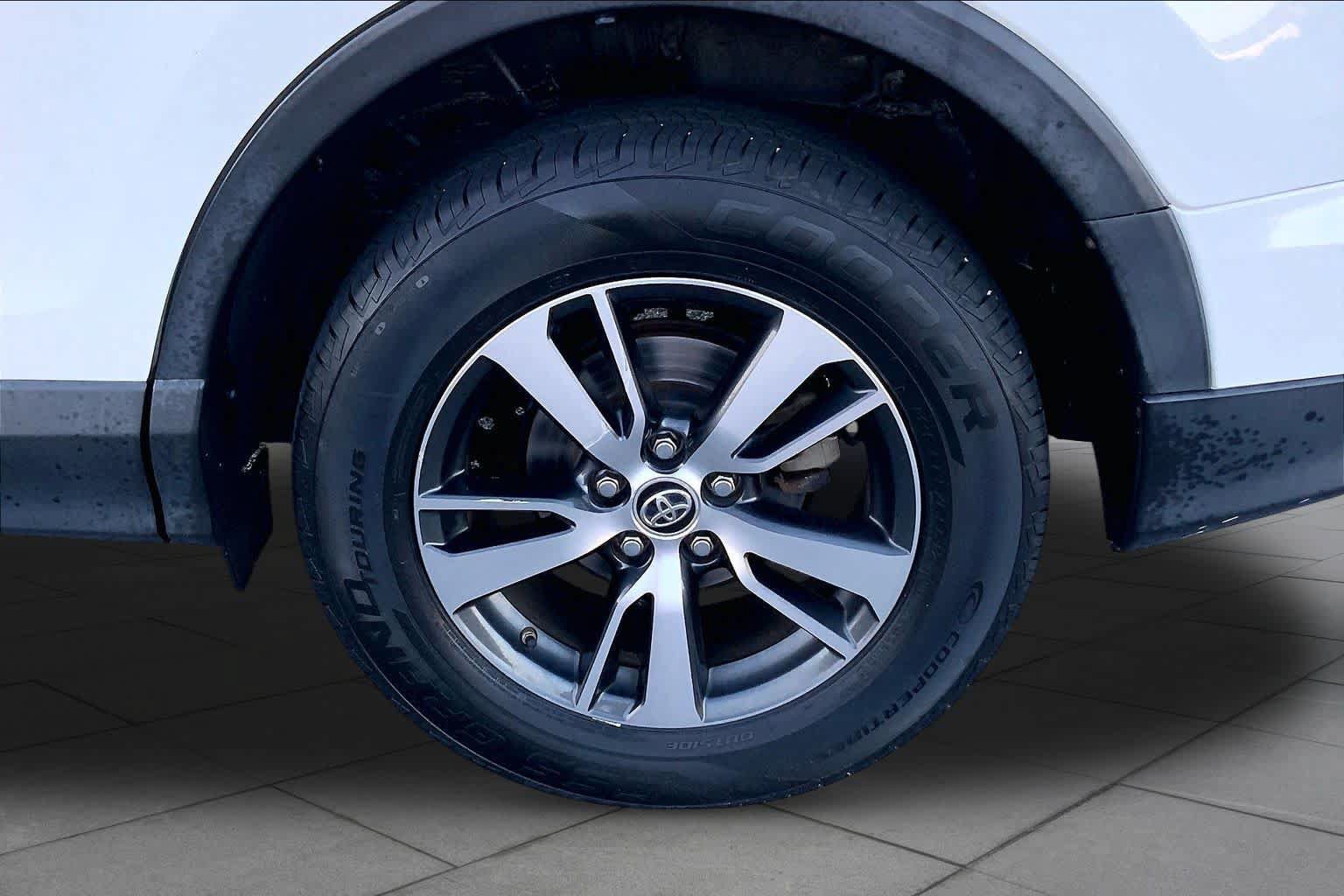 Used 2018 Toyota RAV4 XLE w/ Plus Extra Value Package AWD/4WD image 10