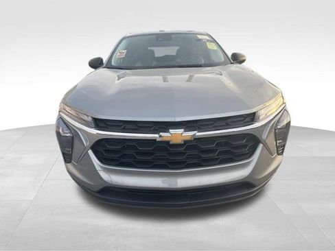 Used 2024 Chevrolet Trax LS w/ Driver Confidence Package image 8