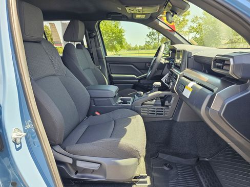 Used 2025 Toyota 4Runner SR5 AWD/4WD image 10