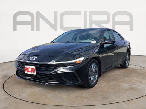 Used 2024 Hyundai Elantra SEL FWD image 9