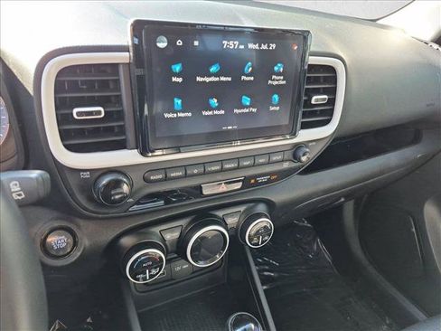Used 2022 Hyundai Venue Limited FWD image 15