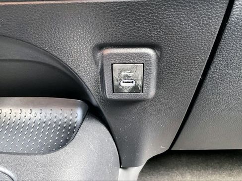 Used 2025 Toyota Corolla LE image 36