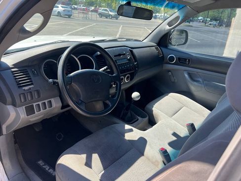 Used 2005 Toyota Tacoma 2WD Regular Cab image 10