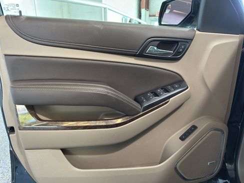 Used 2020 Chevrolet Suburban LT image 20