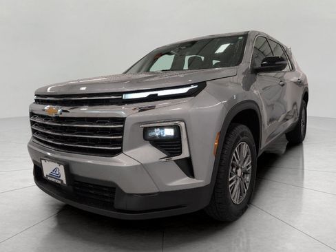 Used 2024 Chevrolet Traverse LT w/ Trailering Package AWD/4WD image 12