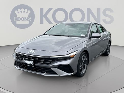 Used 2025 Hyundai Elantra SEL FWD image 1