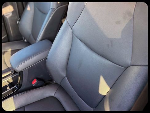 Used 2024 Toyota Corolla Cross XLE w/ Convenience Package FWD image 13