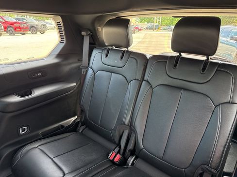 Used 2024 Jeep Grand Cherokee L Limited w/ Luxury Tech Group II AWD/4WD image 38