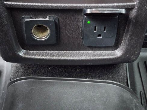 Used 2018 Ford Edge Titanium w/ Technology Package image 18