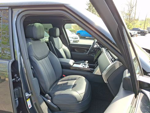 Used 2023 Land Rover Range Rover SE AWD/4WD image 3