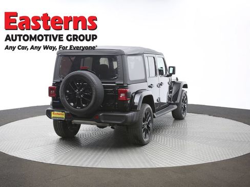 Used 2021 Jeep Wrangler Unlimited Sahara w/ Cold Weather Group AWD/4WD image 40