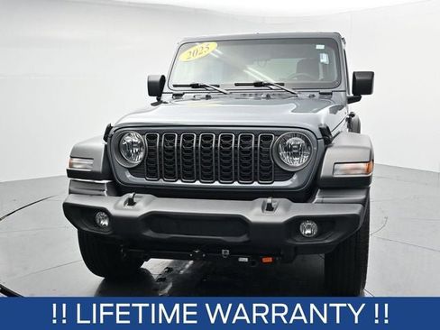 Used 2025 Jeep Wrangler Sport AWD/4WD image 3