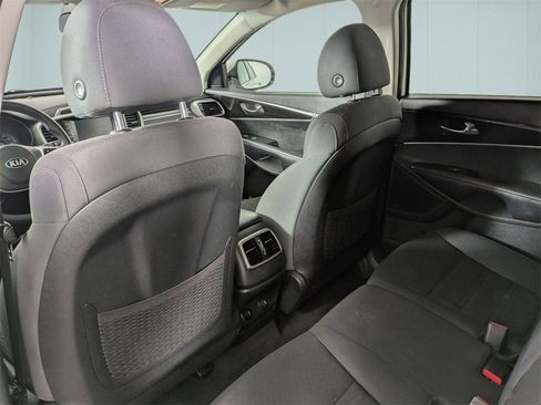 Used 2020 Kia Sorento LX image 19
