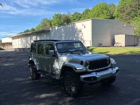 Used 2024 Jeep Wrangler High Altitude AWD/4WD image 3