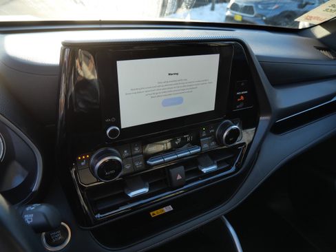 Certified 2025 Toyota Highlander XSE image 23