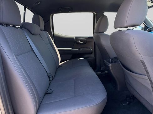 Used 2019 Toyota Tacoma TRD Off-Road AWD/4WD image 31