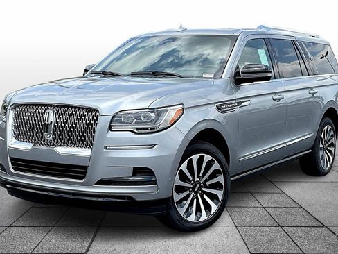 New 2024 Lincoln Navigator L Reserve image 2