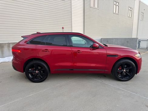 Used 2017 Jaguar F-PACE S image 2