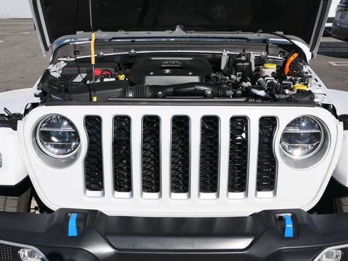 Used 2022 Jeep Wrangler Unlimited Sahara w/ Safety Group image 27